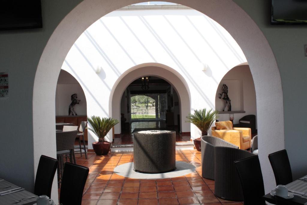 Hotel Villa Mexicana Golf&Equestrian Resort El Pueblito  Esterno foto