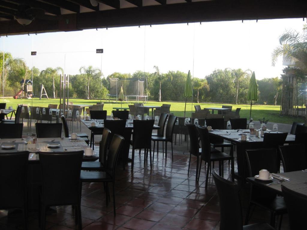 Hotel Villa Mexicana Golf&Equestrian Resort El Pueblito  Esterno foto