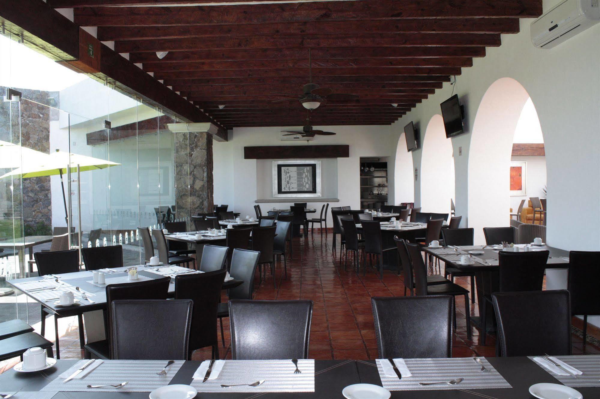 Hotel Villa Mexicana Golf&Equestrian Resort El Pueblito  Esterno foto