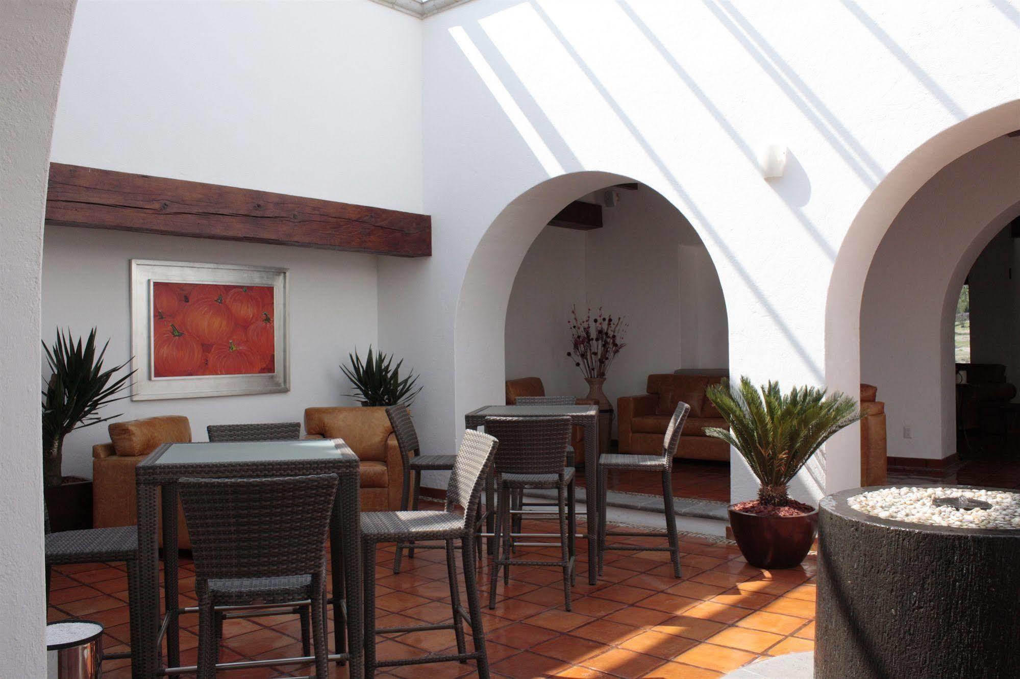 Hotel Villa Mexicana Golf&Equestrian Resort El Pueblito  Esterno foto